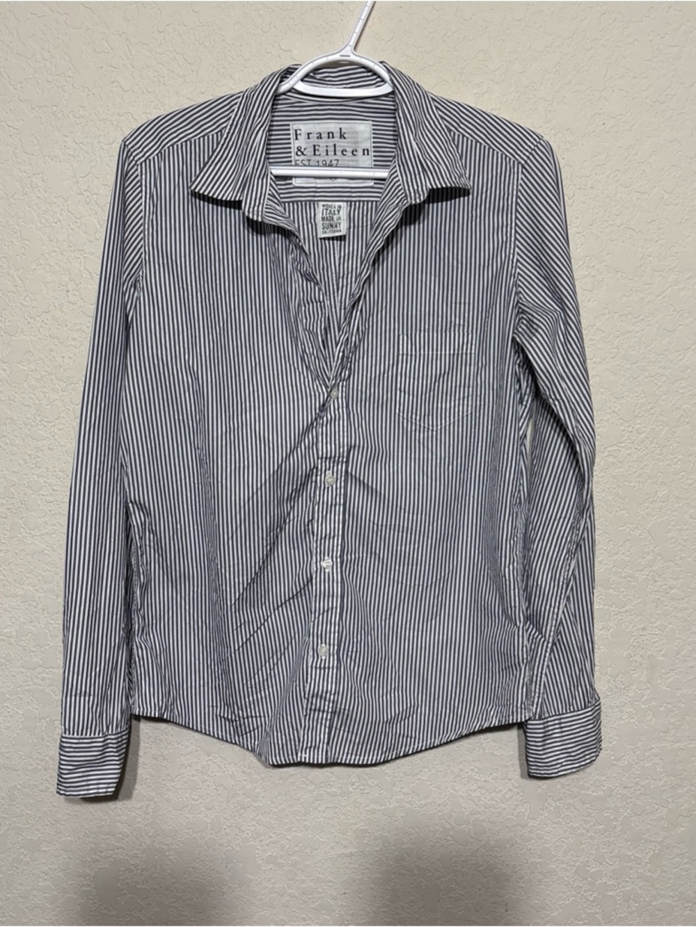 Frank & Eileen Men’s Blue and White Vertical Stripe Button-Down Shirt